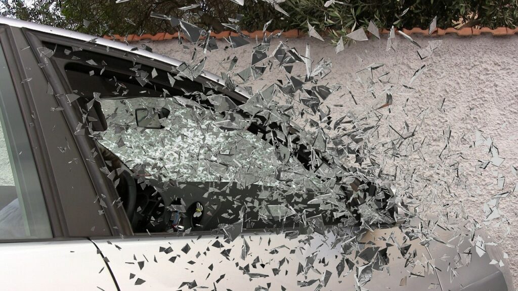 car accident, broken glass, splatter-337764.jpg