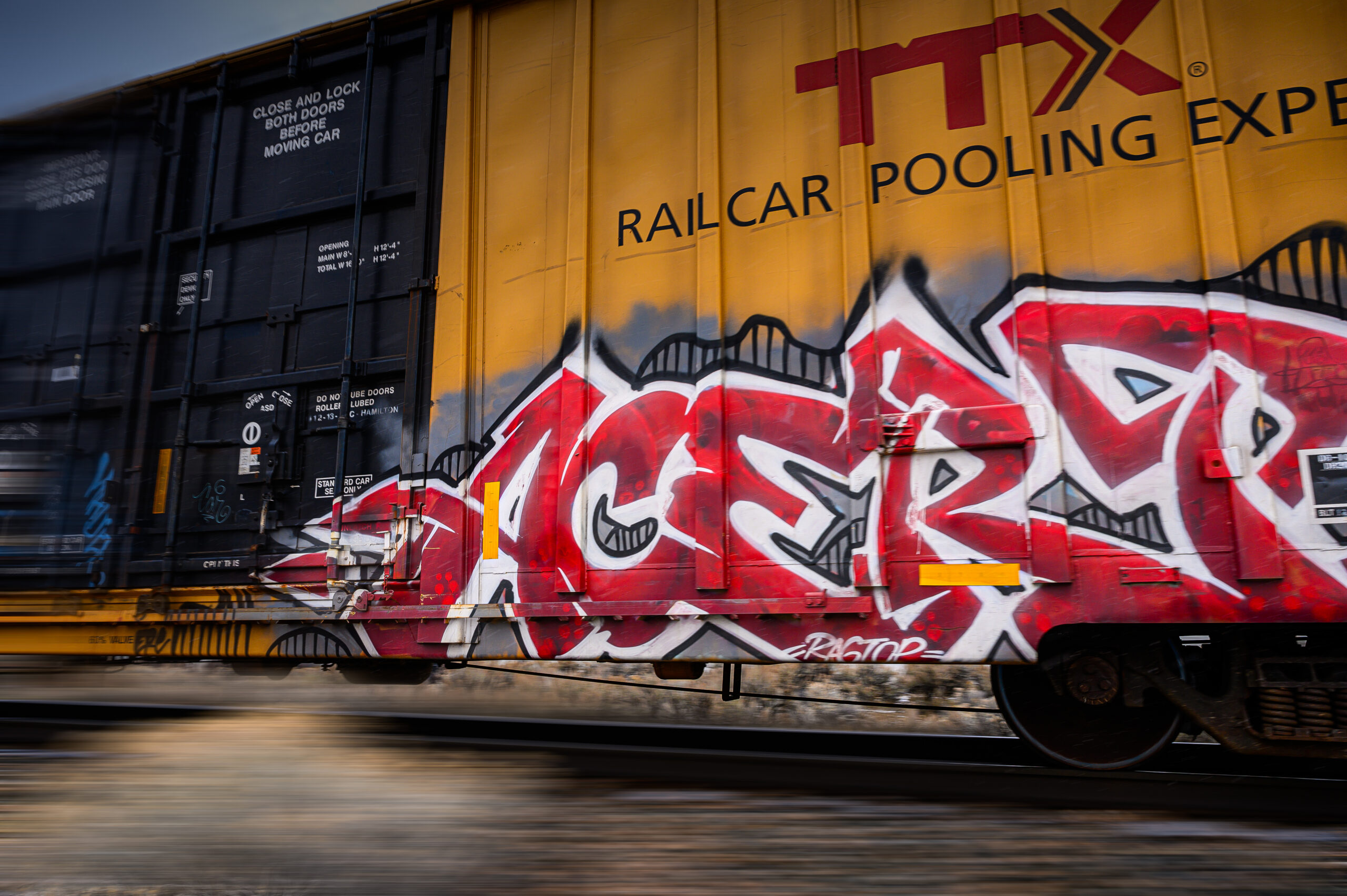 Shipping container med graffiti